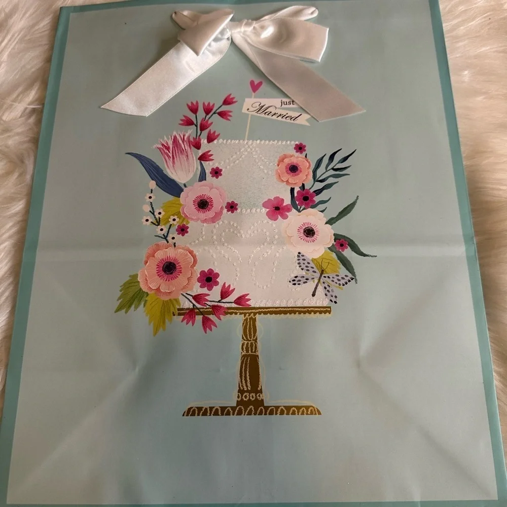 🩵5/$8 Floral Wedding Gift Bag with Bow